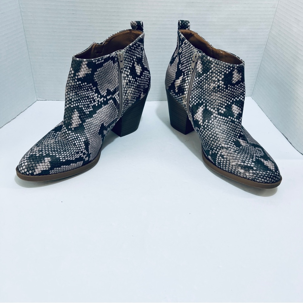 Universal Thread Gray Snake Print‎ Ankle Boots
